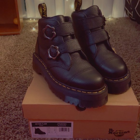 Doc Marten's Devon Flower Boot - Picture 5 of 5